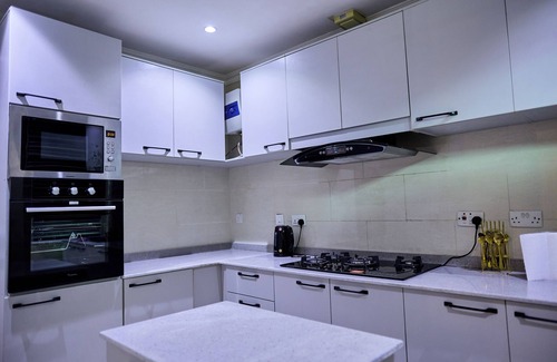 Ikoyi Apartment | Spacious 3-bedroom apartment with AC, fitness room in delightful Lagos