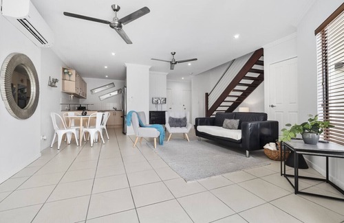 Cairns Central Business District House | Spacious 3 Bedroom Townhouse in Cairns City