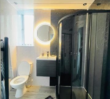Cowdenbeath Apartment | Spacious 3 Bedroom Entire Apartment Self Check in
