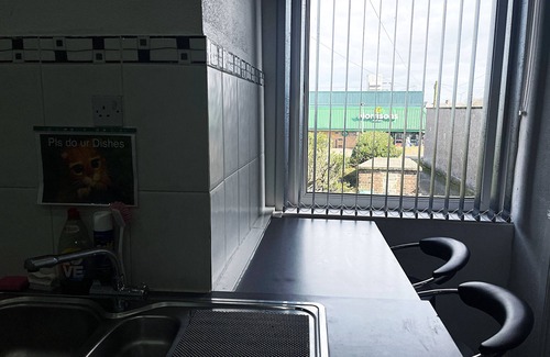 Cowdenbeath Apartment | Spacious 3 Bedrooms Entire Apartment - Self Check in/out - Perfect for 8 Guests