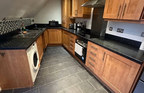 Southampton Apartment | Spacious 3 Bedroom with Parking