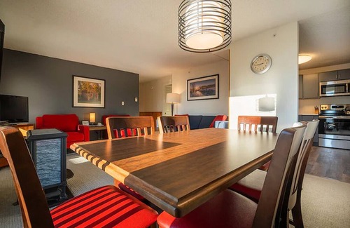 Stowe Area Apartment | Spacious 3-Bedroom Getaway with Fireside S'mores & Private Patio