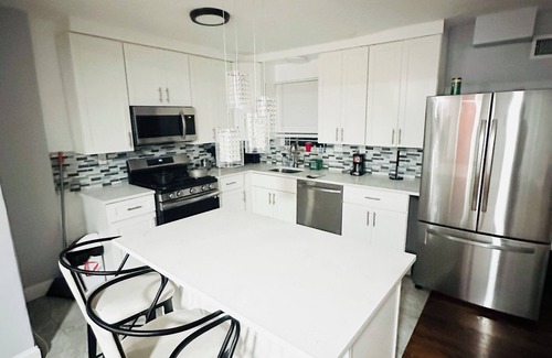 Alden Manor House | Spacious 3 -Bedroom Home: Your Perfect Family Haven Awaits!"