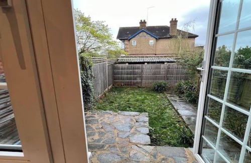 Haringey Apartment | Spacious 3-Bedroom Luxury Home with Garden – North London Retreat