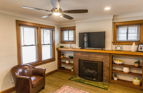 Rosedale House | Spacious 3 bedroom home near KUMED and Westport in Kansas City