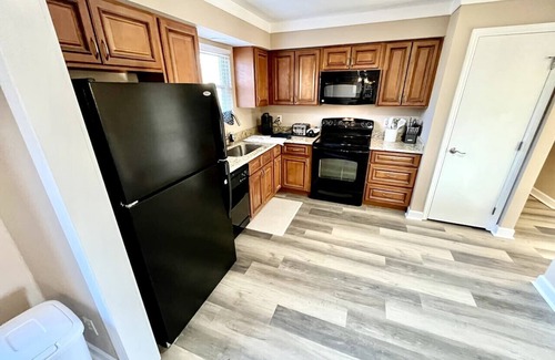 Mason House | Spacious 3 Bedroom with Outdoor Pool in Mason