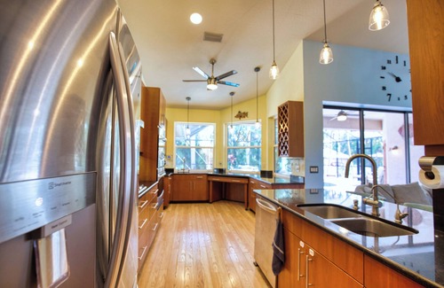 Laurel House | Spacious 3 Br Home w/Pool- 1 mile walk to beach