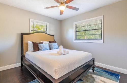 Largo House | Spacious 3-BR Home with Patio, Firepit & BBQ!