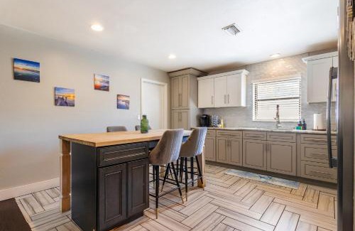 Largo House | Spacious 3-BR Home with Patio, Firepit & BBQ!