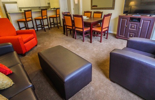 Branson Resort | Spacious 3 BR Penthouse adjacent Thousand Hills Golf near Theater Strip (center)