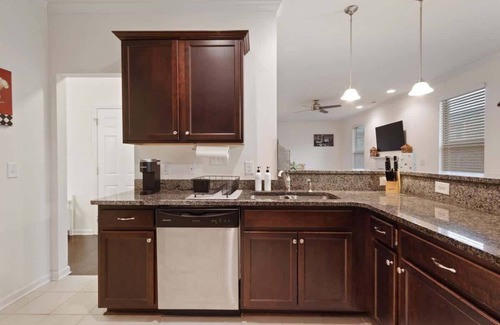 Southeast Raleigh House | Spacious 3-BR Retreat | Downtown | Sleeps 6 | NC