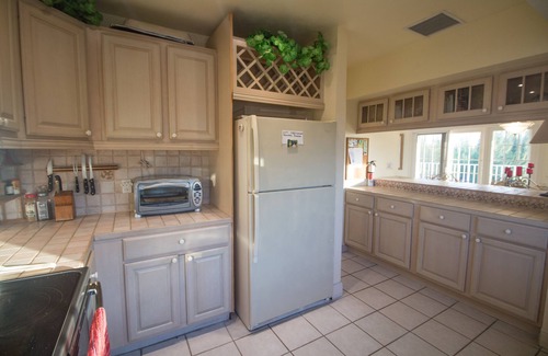 Lucaya Condo | Spacious 3-BR Waterfront Condo w/Dock & Pool, Walk to Beaches, Bars & Shopping!