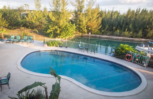 Lucaya Condo | Spacious 3-BR Waterfront Condo w/Dock & Pool, Walk to Beaches, Bars & Shopping!
