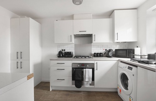 Newcastle-upon-Tyne House | Spacious 3-br House with Parking