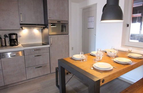 Jeux Apartment | Spacious 3-Room Apartment for 6 with Balcony and Parking - Near Slopes and Shops, Alpe d'Huez