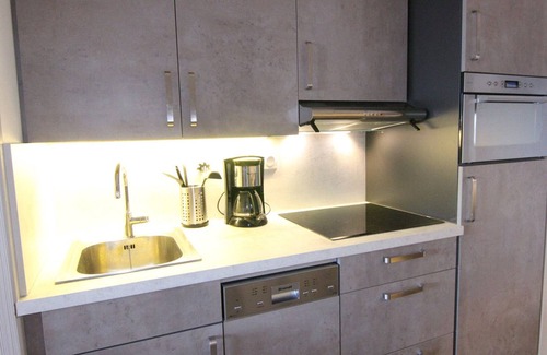 Jeux Apartment | Spacious 3-Room Apartment for 6 with Balcony and Parking - Near Slopes and Shops, Alpe d'Huez