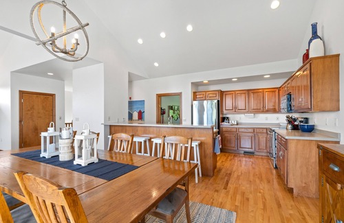 Fish Creek Condo | Spacious 3-Story Updated Fish Creek Condo – Walk to Downtown, Decks & Views