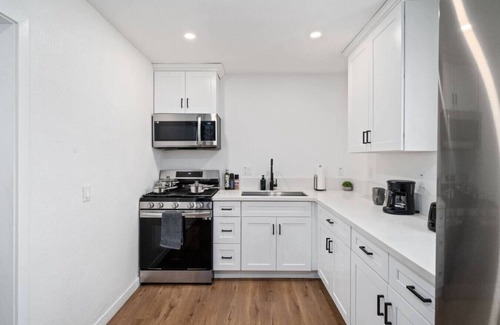 South Wrigley Apartment | Spacious 3BD/2BA in Long Beach