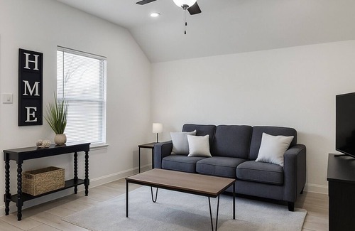 Southeast Houston House | Spacious 3bd 2bth Near Airport/Medical center/downtown!