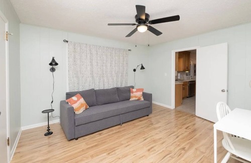 Huntsville House | Spacious 3bd with king, 2 living areas and fenced yard