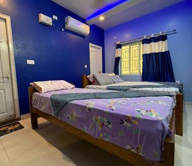 Palani Apartment | Spacious 3BHK Mountain View -walk to palani temple