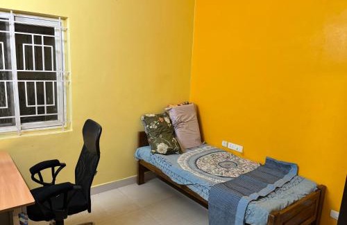 Palani Apartment | Spacious 3BHK Mountain View -walk to palani temple