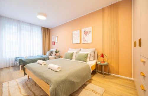Holesovice Apartment | Spacious 3BR - 2 Parking Spots, Full Kitchen, by Gravity Prague