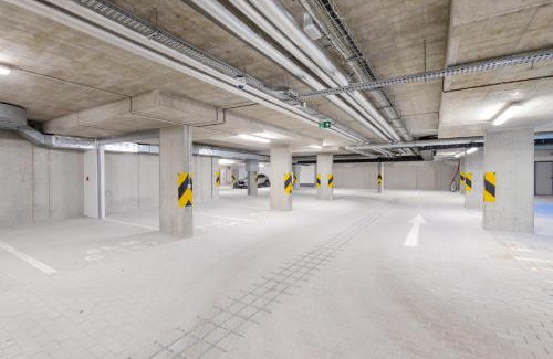 Holesovice Apartment | Spacious 3BR - 2 Parking Spots, Full Kitchen, by Gravity Prague