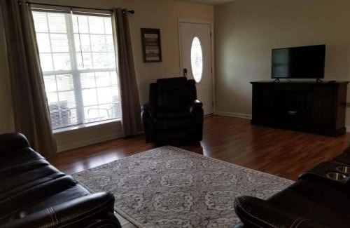Cookeville House | Spacious 3BR 2BA, 11 Min to Cummins Falls Park