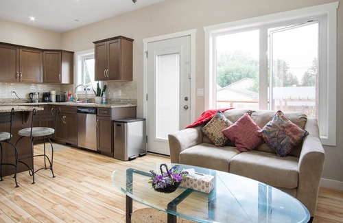 Saskatoon Apartment | SPACIOUS 3BR 2STOREY SUITE CNTRLY LCTD IN THE CITY