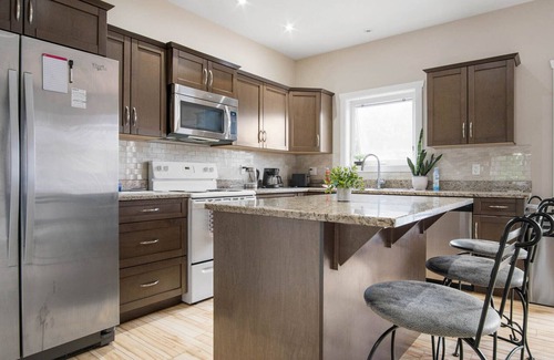 Saskatoon Apartment | SPACIOUS 3BR 2STOREY SUITE CNTRLY LCTD IN THE CITY