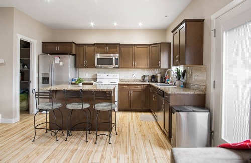 Saskatoon Apartment | SPACIOUS 3BR 2STOREY SUITE CNTRLY LCTD IN THE CITY