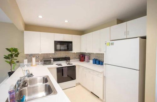Hancock House | Spacious 3BR 3BA Sleeps 8 Ski On Off Jiminy Mountain Resort