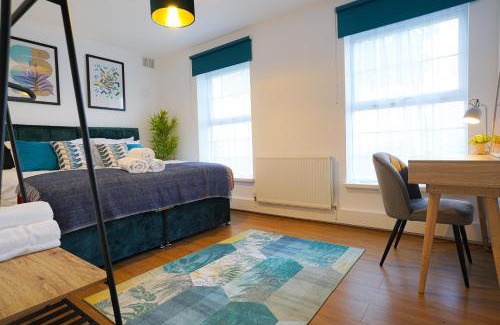 Chase Apartment | Spacious 3BR Apartment in Enfield, North London