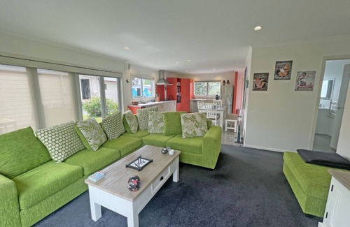 Whangamata House | Spacious 3BR Beach House Near the Park