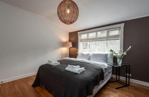 Downtown House | Spacious 3BR Downtown Location