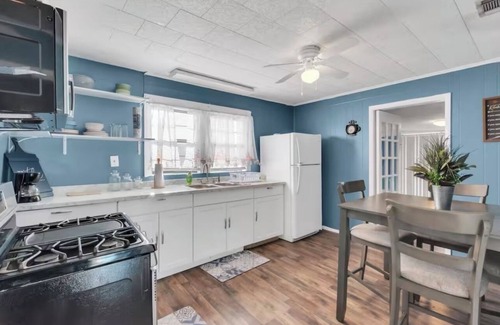 Gulfport House | Spacious 3BR Gulfport Retreat Sleeps 6 RV Parking + Backyard