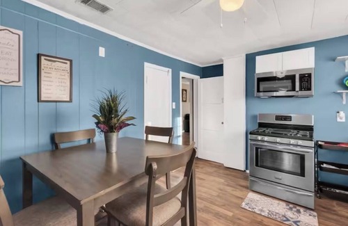 Gulfport House | Spacious 3BR Gulfport Retreat Sleeps 6 RV Parking + Backyard