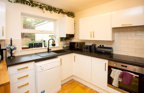 Arbury House | Spacious 3BR Home| Pass The Keys