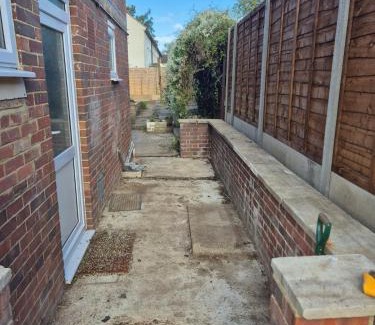 Kennington House | Spacious 3BR Home with Large Garden - Ashford, Kent