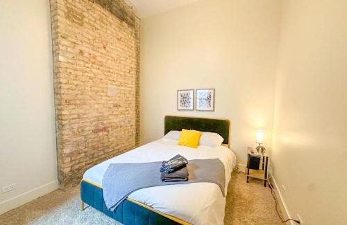 Near South Side Apartment | Spacious 3BR in South Loop 420 Friendly Near McCormick Place, Soldier Field and Lake Front