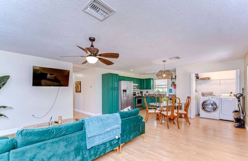 Trailer Estates Apartment | Spacious 3BR Near IMG – Great for Teams & Families