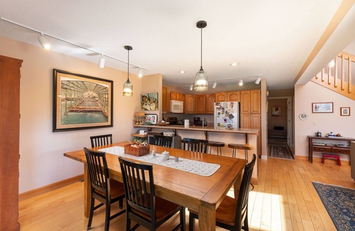 Jackson House | Spacious 4 bd 3.5 ba townhouse, sleeps 8