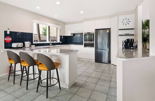 Patterson Lakes House | Spacious 4-Bed House with a Private Jetty