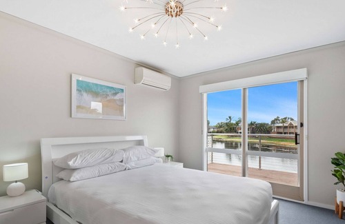 Patterson Lakes House | Spacious 4-Bed House with a Private Jetty