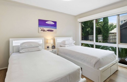 Patterson Lakes House | Spacious 4-Bed House with a Private Jetty