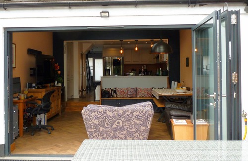 Whitton House | Spacious 4-bed House nr Twickers and 20 mins to London and LHR