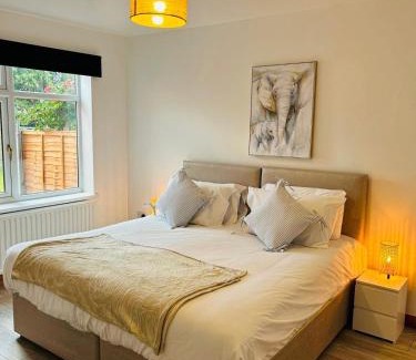 Southampton House | Spacious 4 Bed with Free Parking