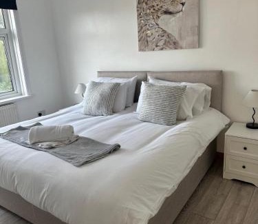 Southampton House | Spacious 4 Bed with Free Parking