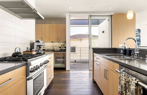 Sand Section House | Spacious 4-bedroom home in Manhattan Beach with Ocean Views